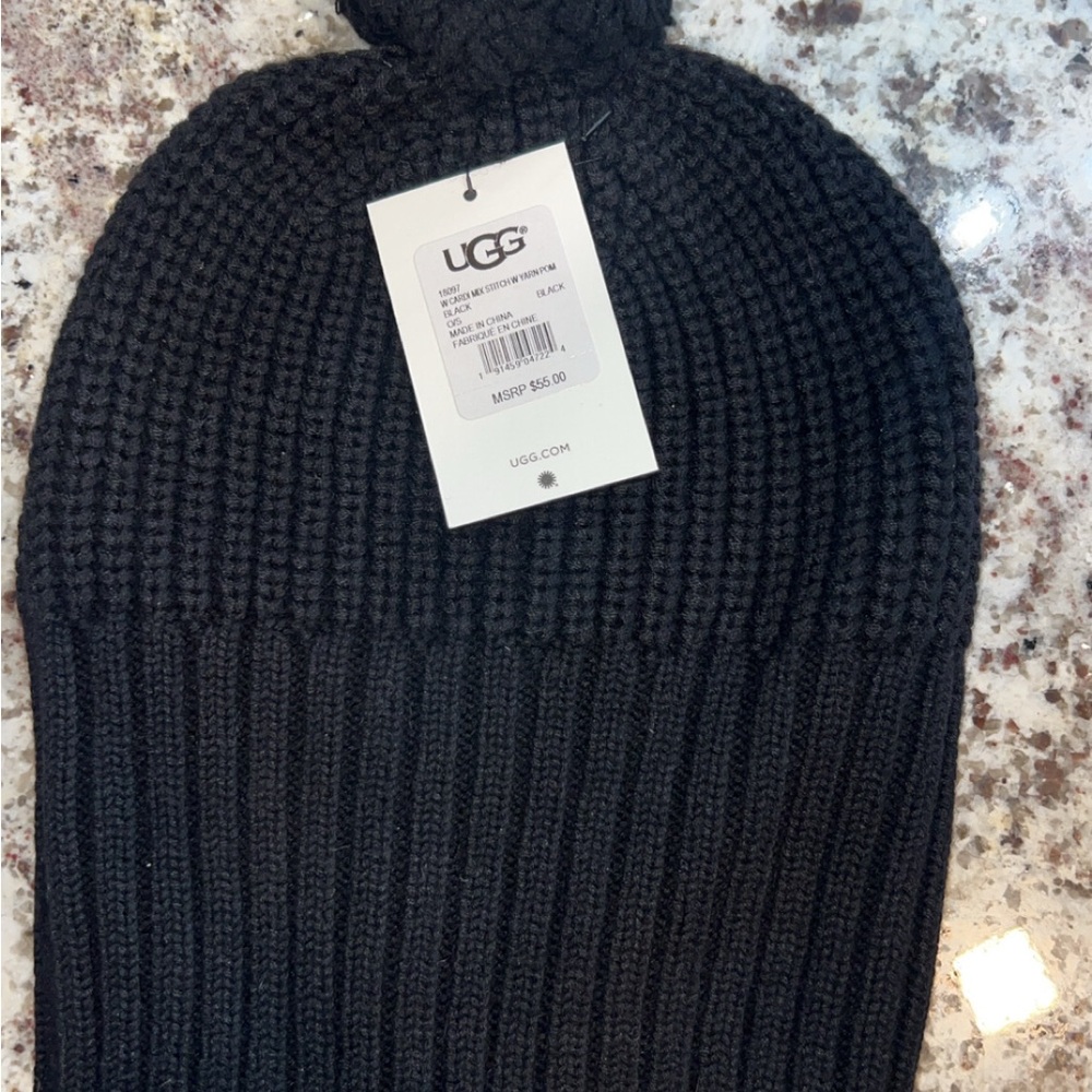 NWT Ugg black hat ret 55.00 o/s mix stitch w Pom Pom